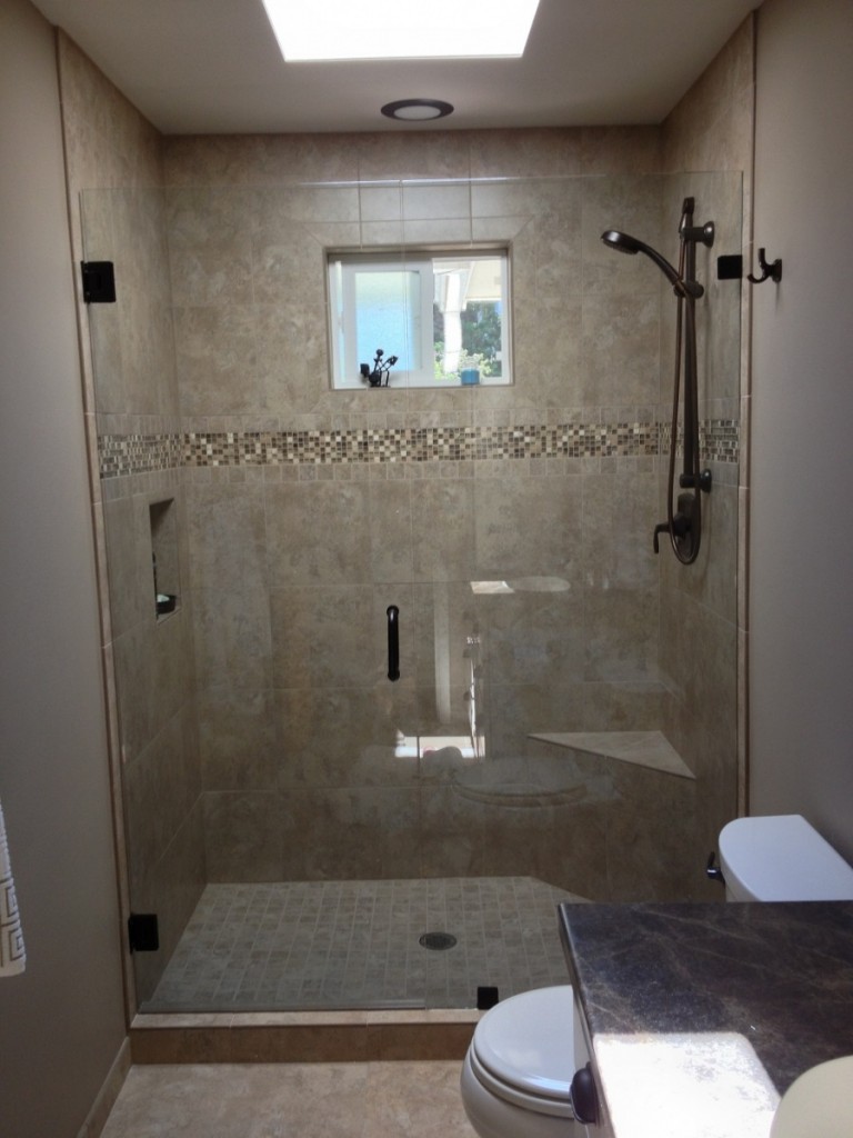 Agalite Estate Series Shower Door Installed by Wenatchee Valley Glass
